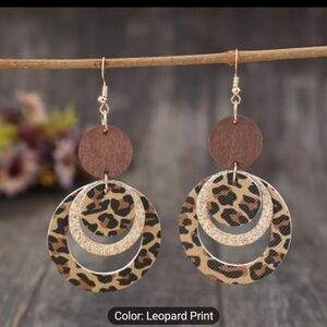 Leopard Print Dangle Earrings Hollow Round Wooden Leather Dangle Women's New F16